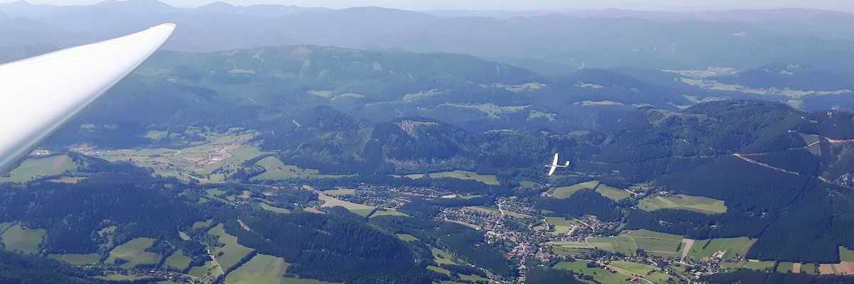 Flugwegposition um 14:02:18: Aufgenommen in der Nähe von Gemeinde Würflach, 2732, Österreich in 1925 Meter